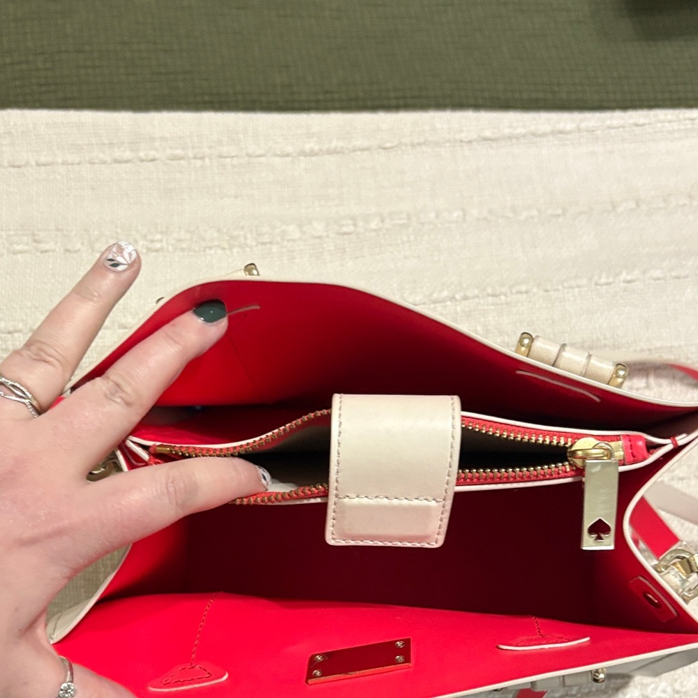 Kate Spade Elegant White Handbag with Pink Accents - Picture 3 of 5